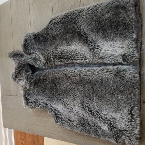 Zara Faux Fur Cable Knit Vest - Picture 9 of 11